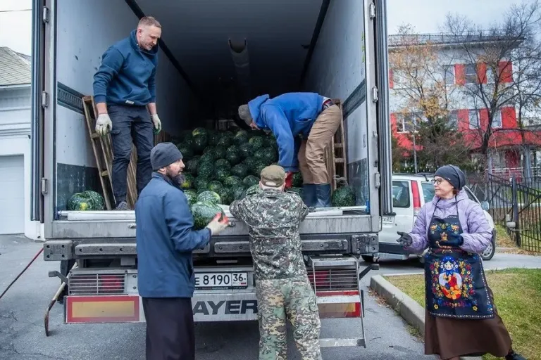 Хабаровская епархия раздала подопечным 18 тонн арбузов