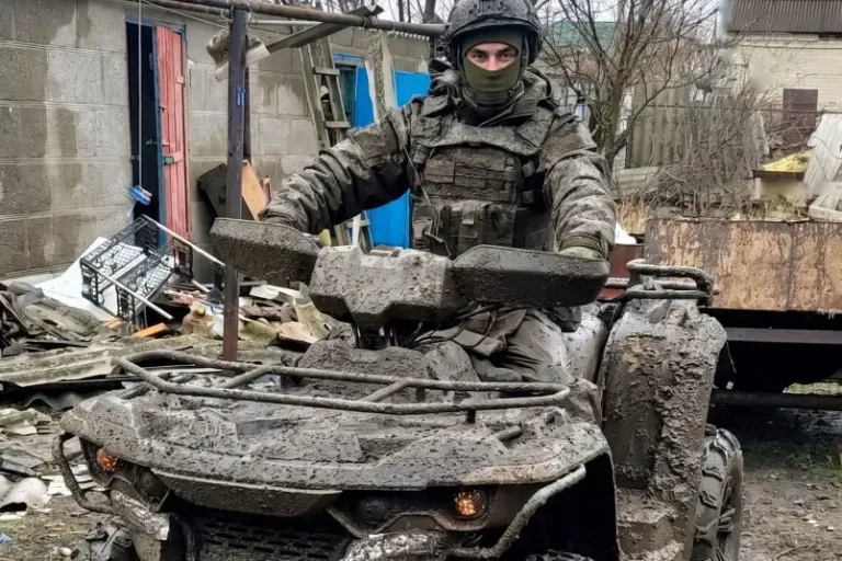 Военнослужащего из Хабаровского края наградили медалями Суворова и Жукова