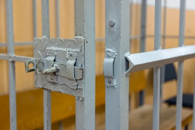 В Ульчском районе судят экс-начальницу почты за присвоение 430 тысяч
