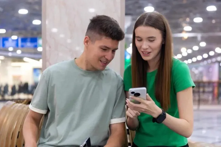 Хабаровчане 18–24 лет вдвое чаще заходят на брокерские платформы