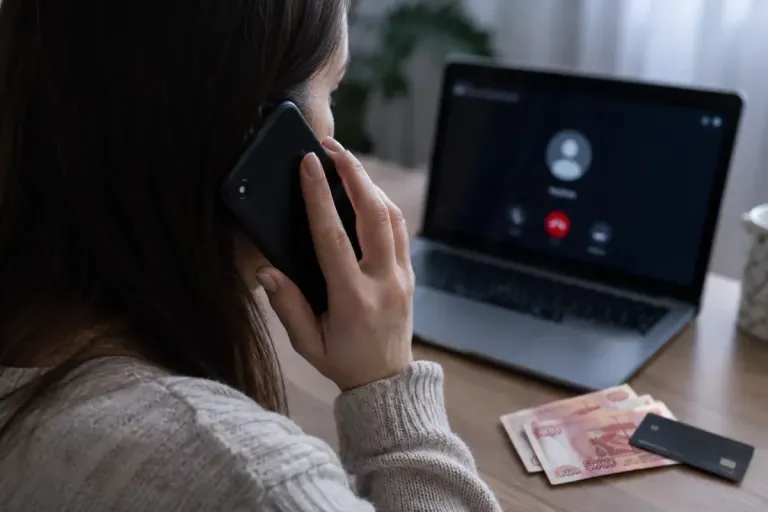 Хабаровчанка перевела мошенникам 28 тысяч за съём квартиры