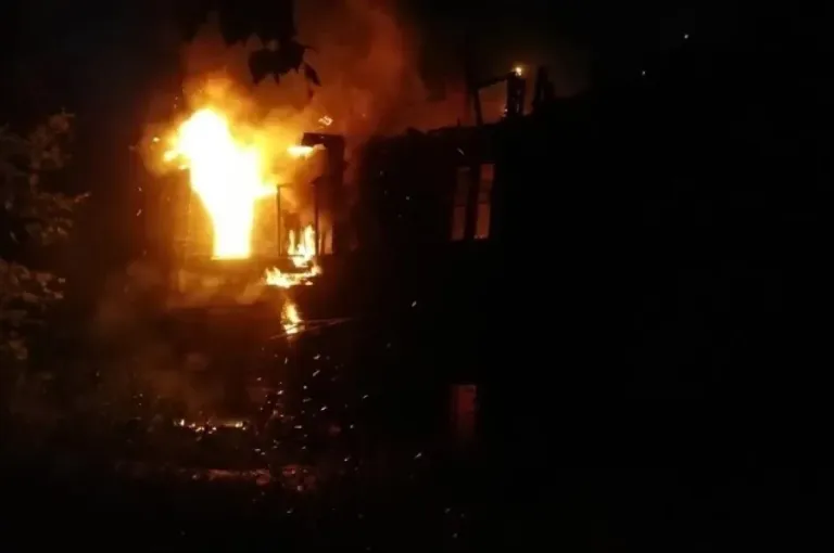 Два пожара в жилых домах Хабаровска: эвакуировали 13 человек