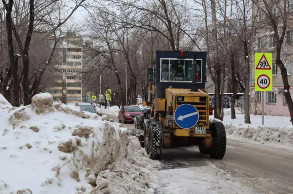 В Хабаровске дороги будут чистить круглосуточно во время снегопадов